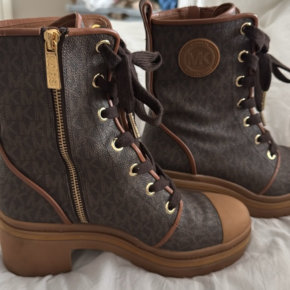 Michael Kors Corey lace up boot - Picture 3 of 6